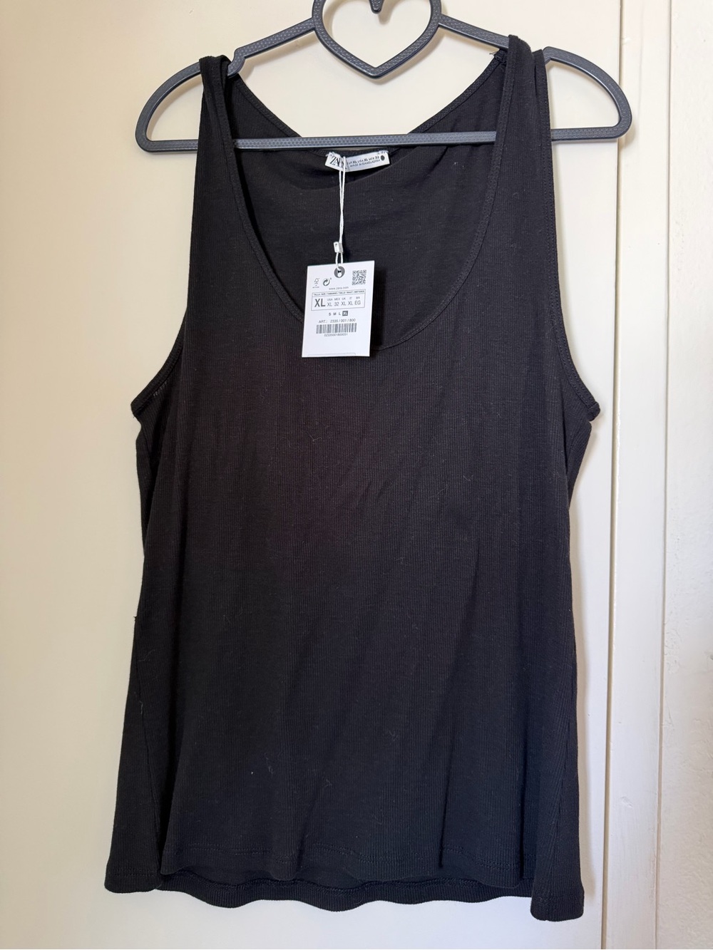 ZARA. Women's Black Tank Top - Classic Scoop Neck
